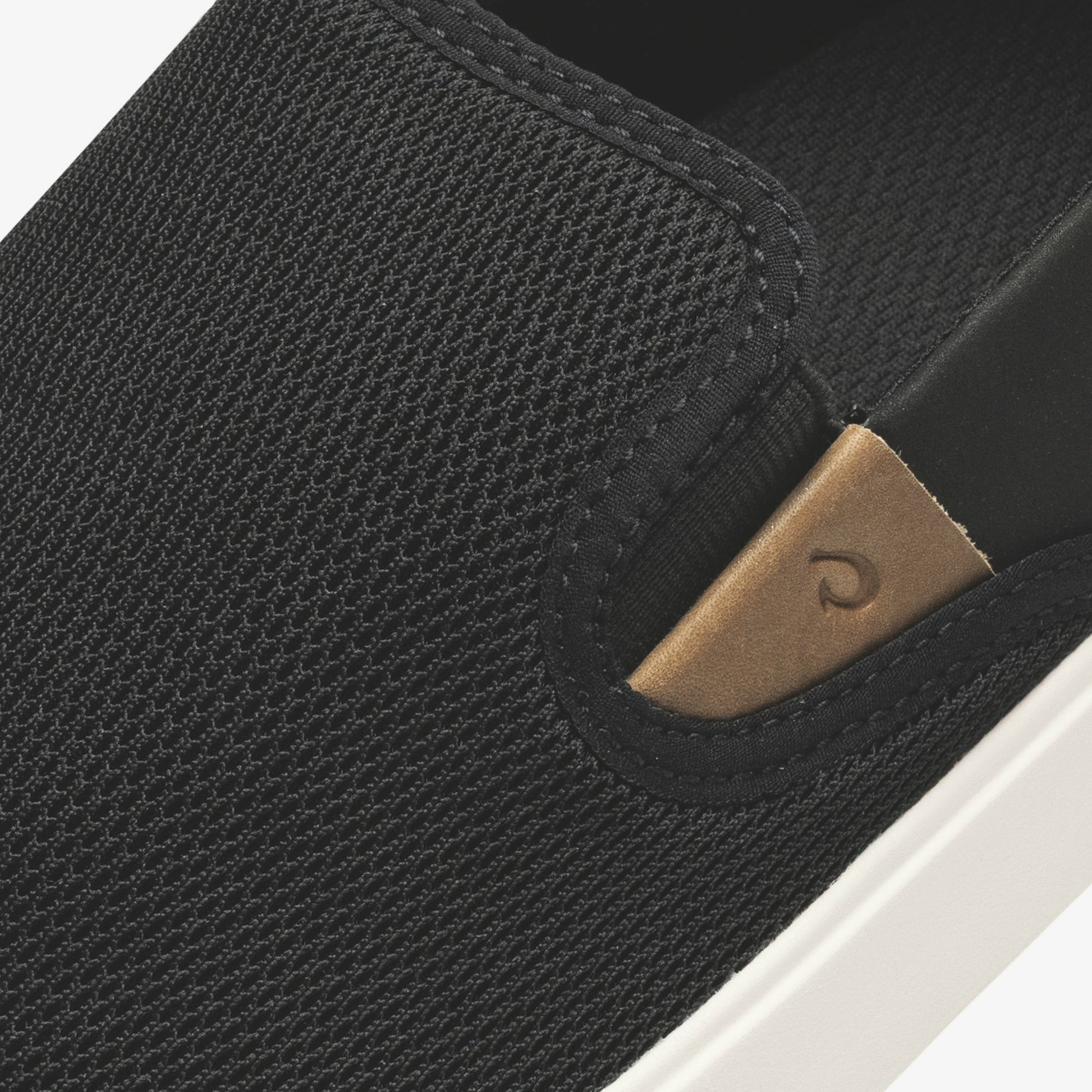 Olukai Laeʻahi Nui - Black / Tan