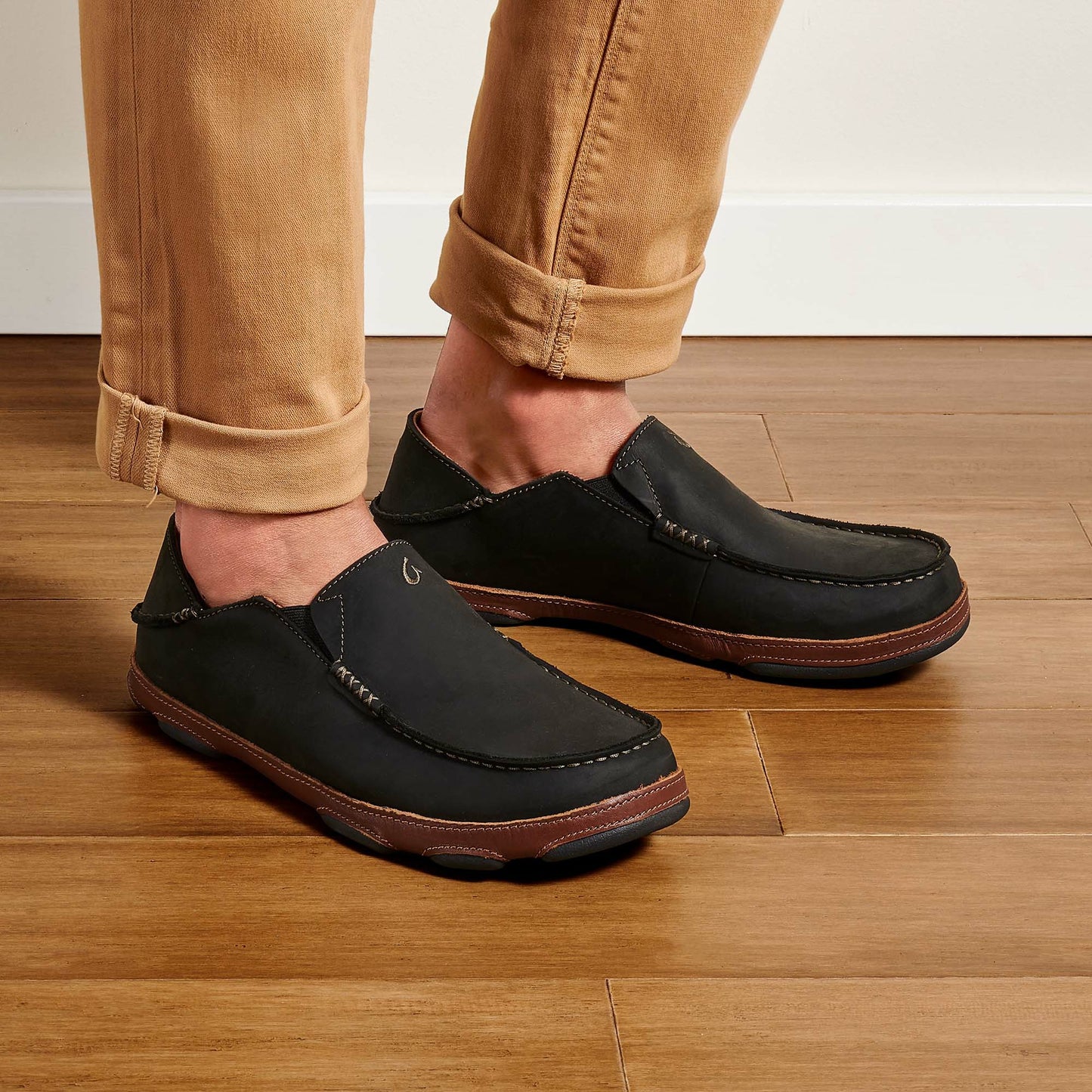 Olukai Moloā Leather Slip On Shoes - Black / Toffee