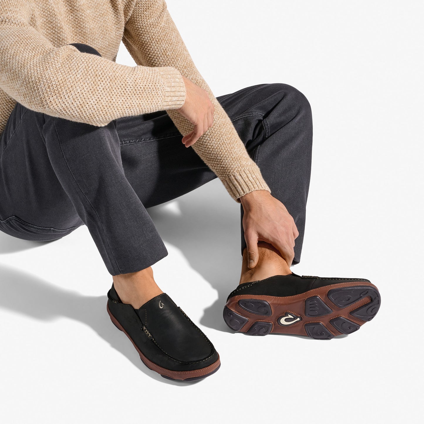 Olukai Moloā Leather Slip On Shoes - Black / Toffee