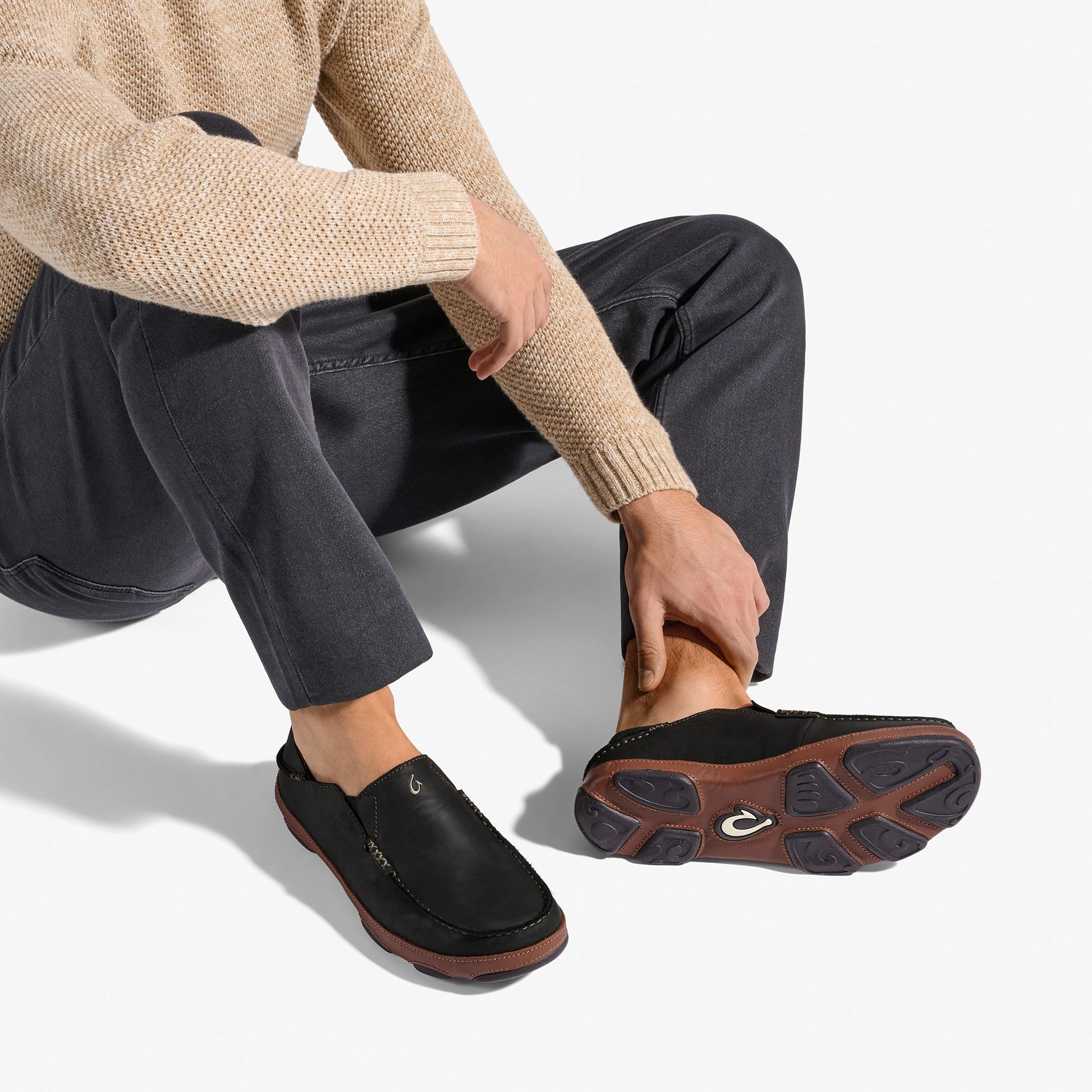 Olukai Moloā Leather Slip On Shoes - Black / Toffee