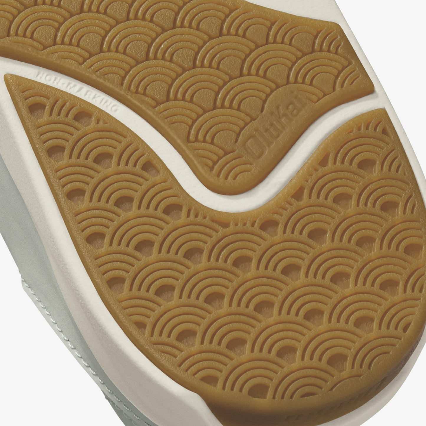 Olukai Laeʻahi Nui - Cloud Grey / Tan