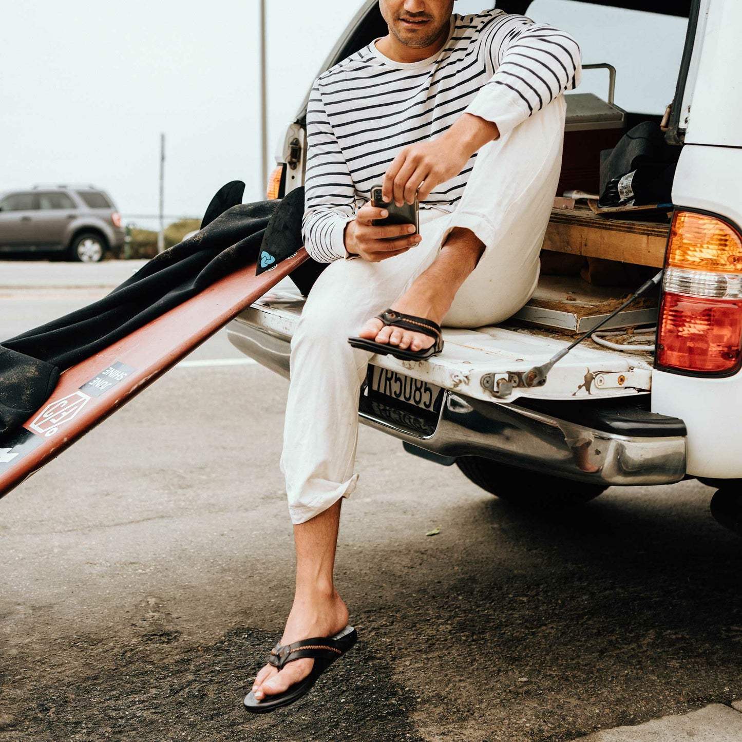 Olukai Mea Ola Leather Beach Sandals - Dark Java