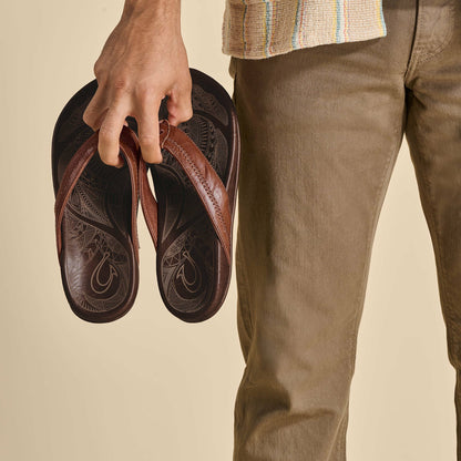 Olukai Hiapo - Rum / Dark Wood Leather Beach Sandals