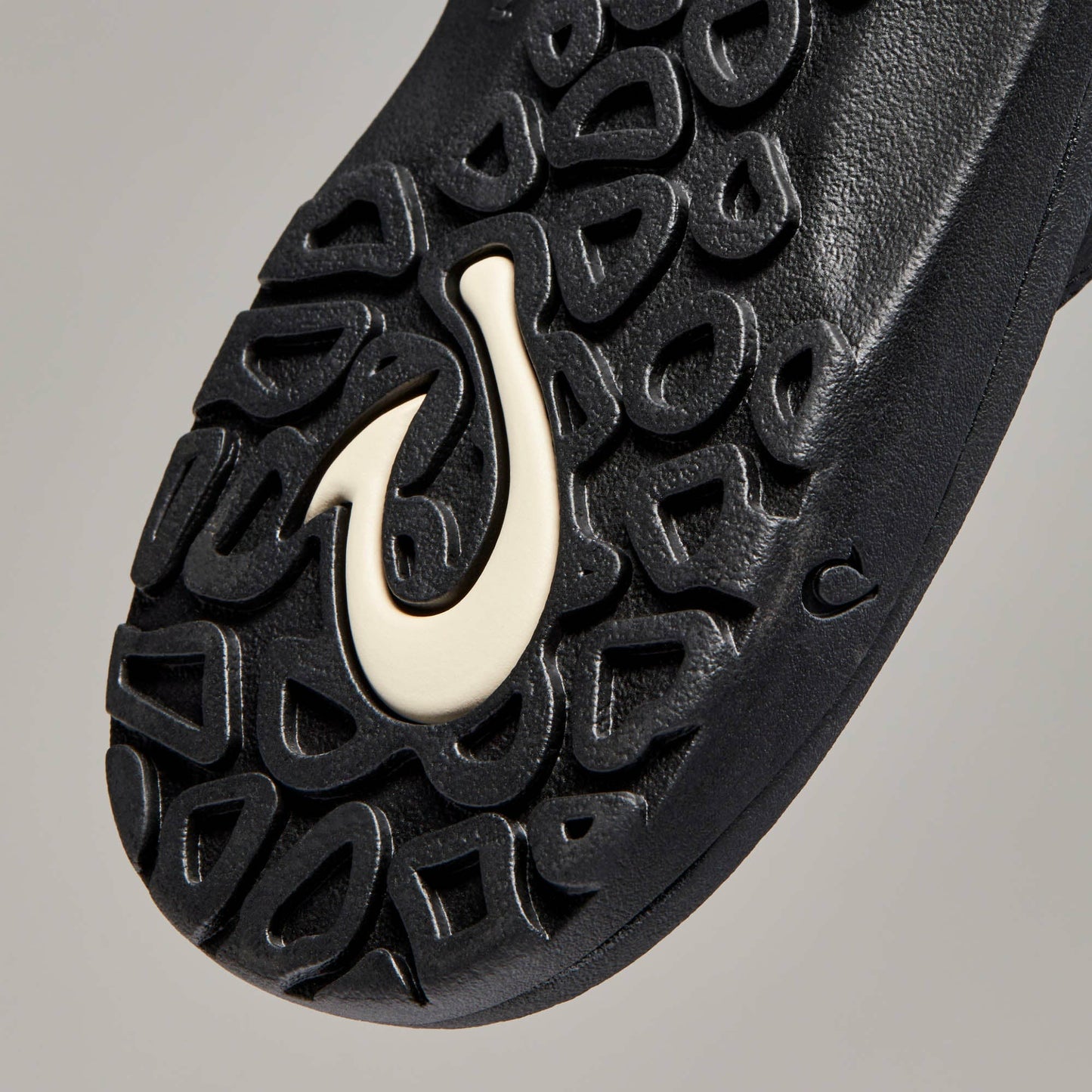 Olukai ‘Ohana Best Selling Beach Sandals - Black