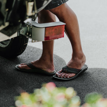 Olukai Kīpī Comfortable Beach Sandals - Black
