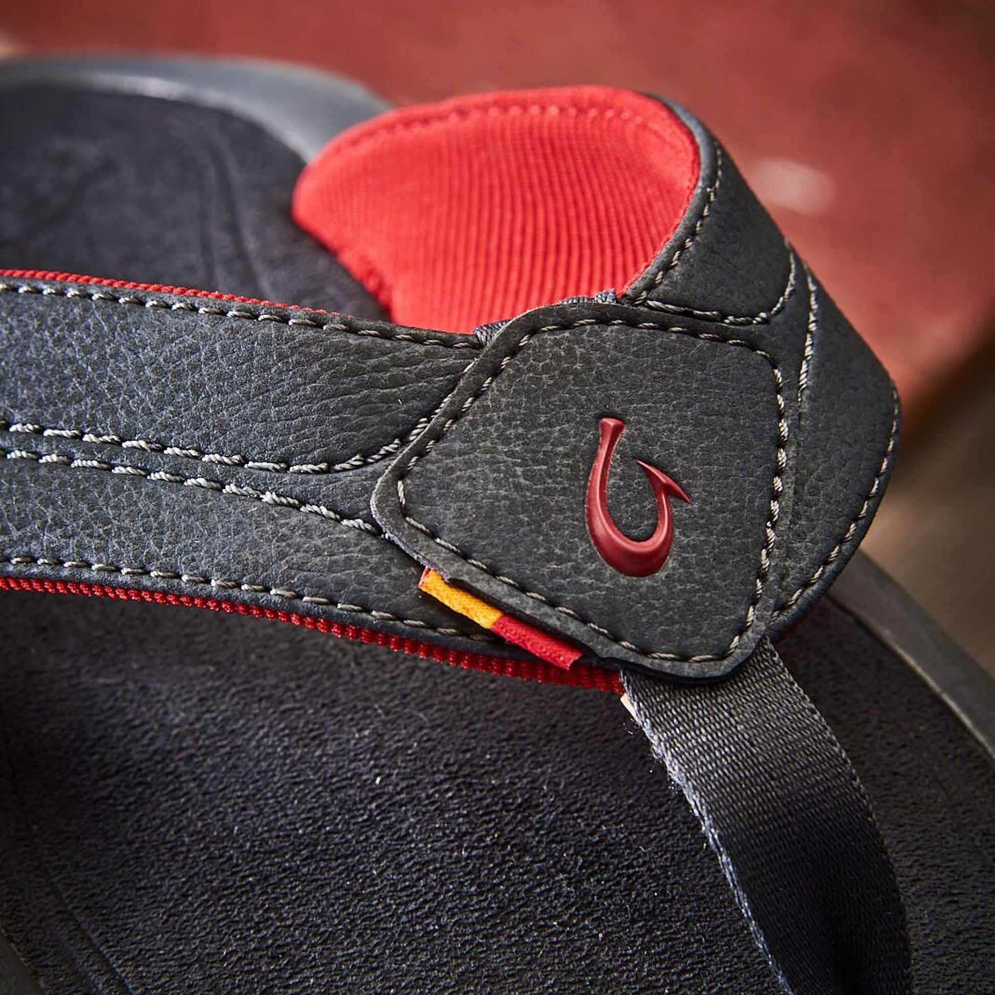 Olukai Kīpī Comfortable Beach Sandals - Dark Shadow