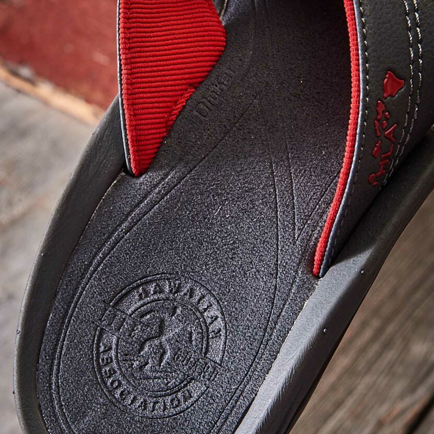 Olukai Kīpī Comfortable Beach Sandals - Dark Shadow