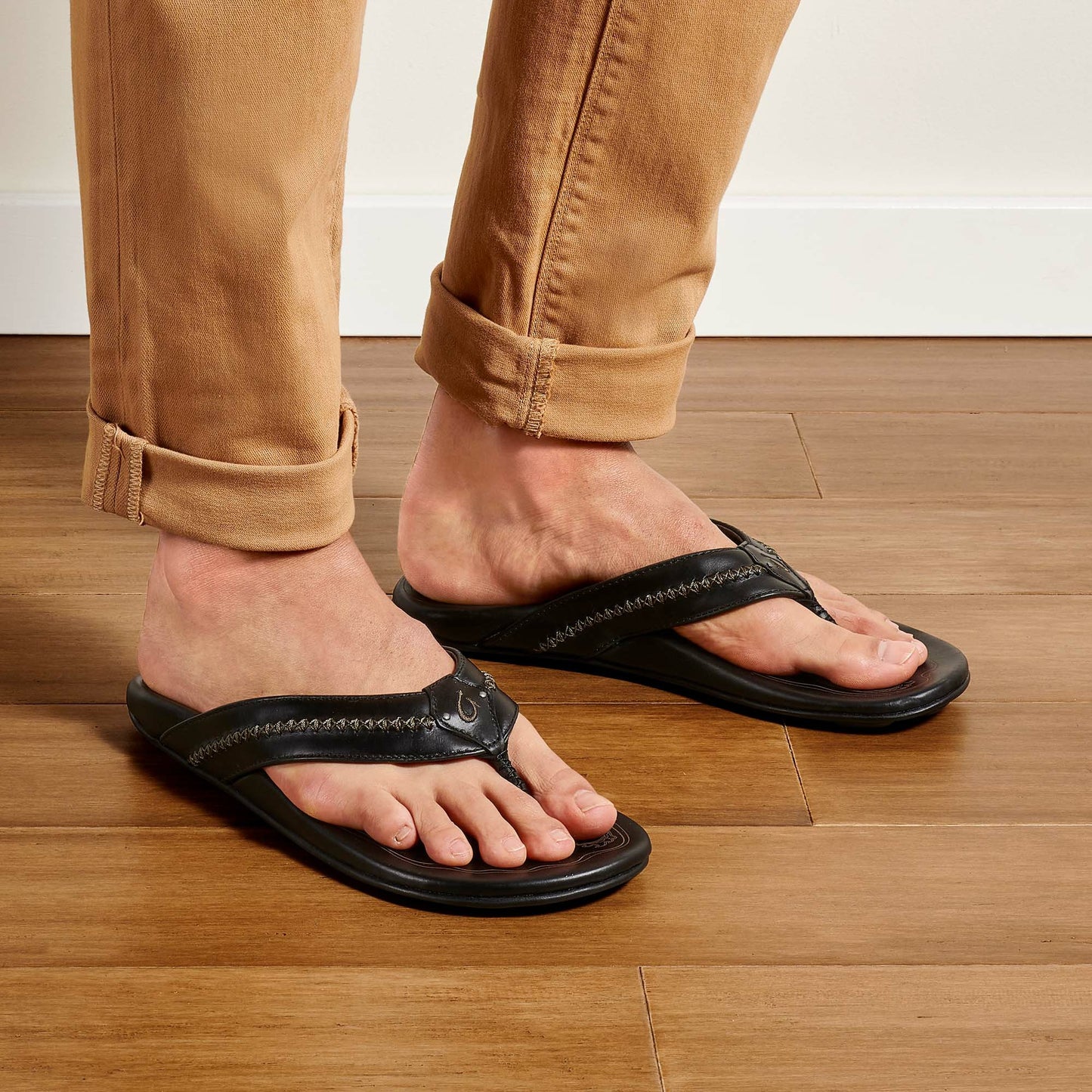 Olukai OluKai Mea Ola - Black | Leather Beach Sandals