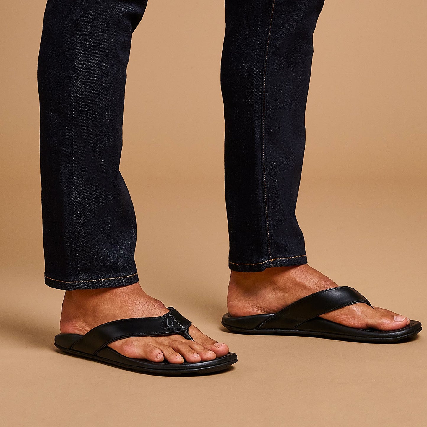 Olukai Mekila Full-Grain Leather Beach Sandals - Black