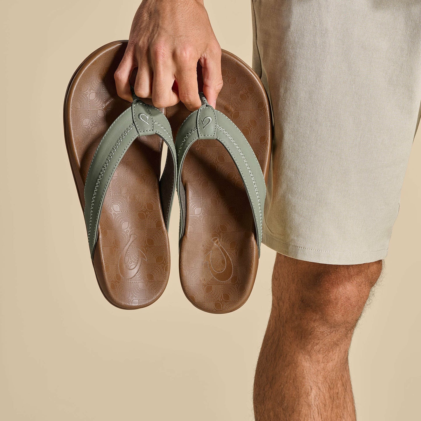 Olukai Hiapo - Odyssey Grey / Sahara Leather Beach Sandals