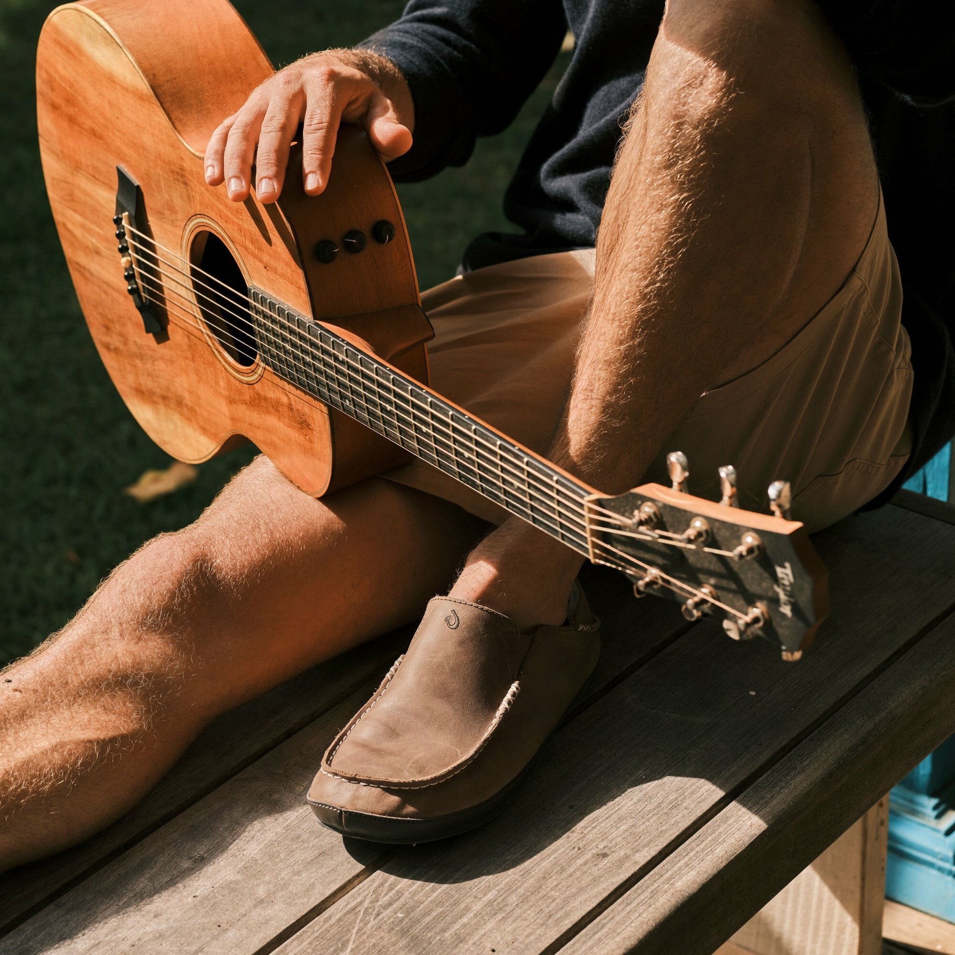 Olukai Moloā Leather Slippers - Toffee / Dark Wood