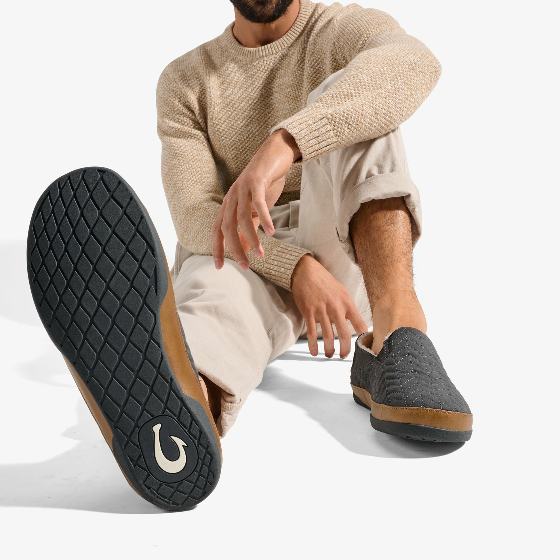 Olukai Hanohano Waxed Canvas Slippers - Dark Shadow