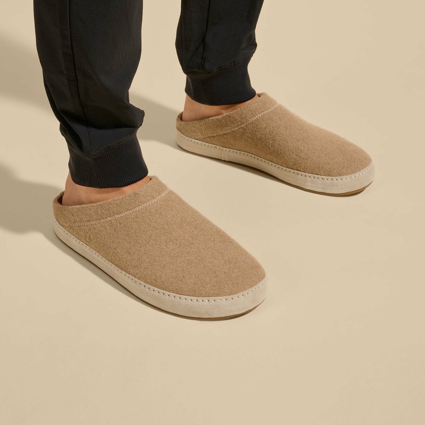 Olukai Hāmani Hulu Wool Mule Slippers - Oatmeal