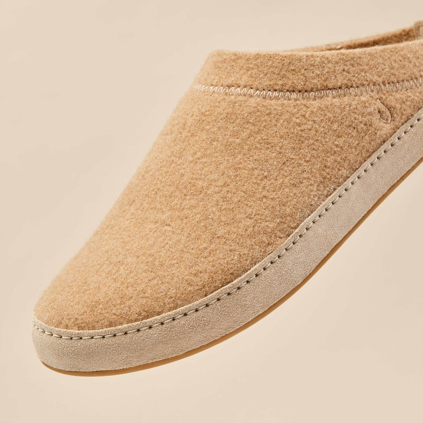 Olukai Hāmani Hulu Wool Mule Slippers - Oatmeal