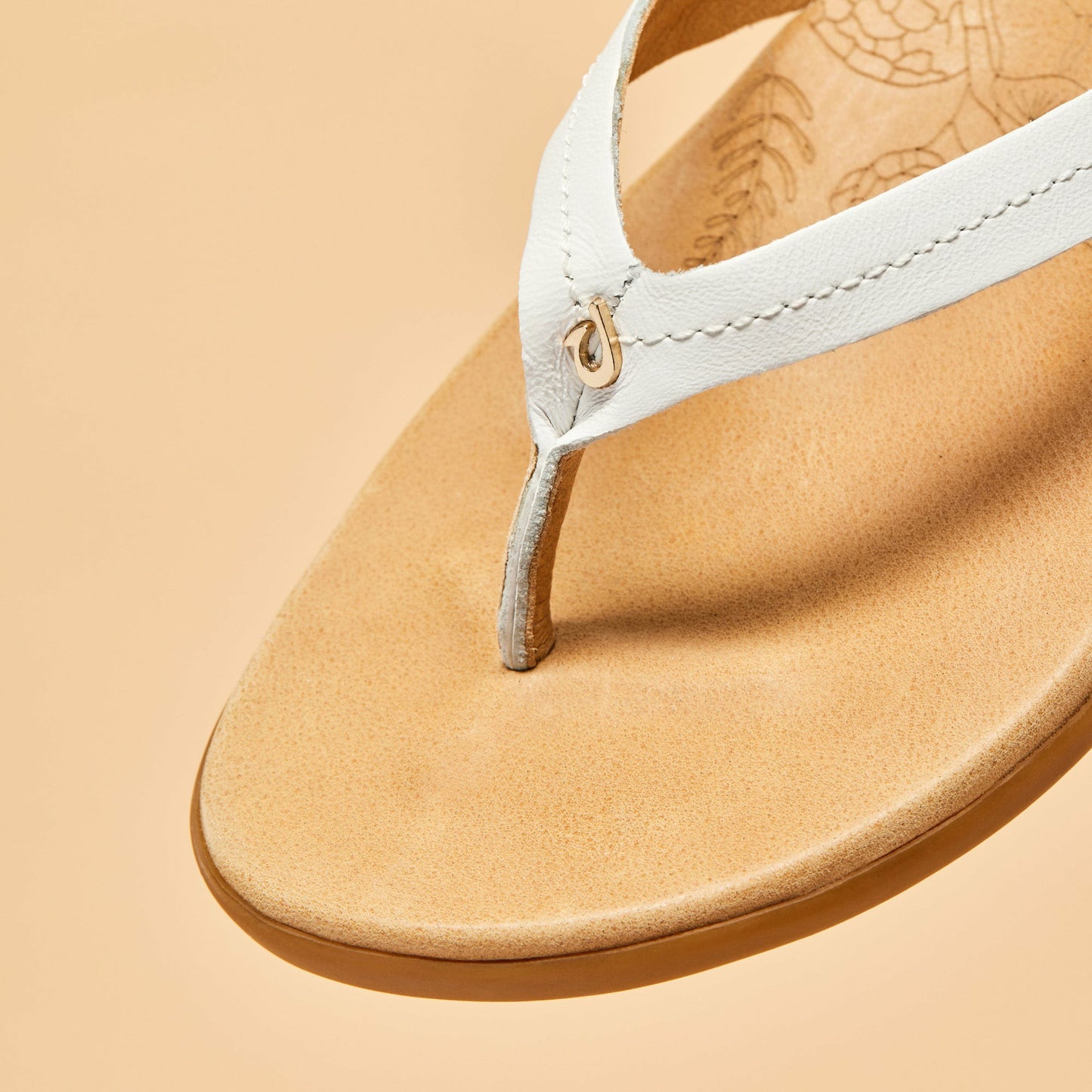 Olukai Honu Leather Sandals - Bright White / Golden Sand