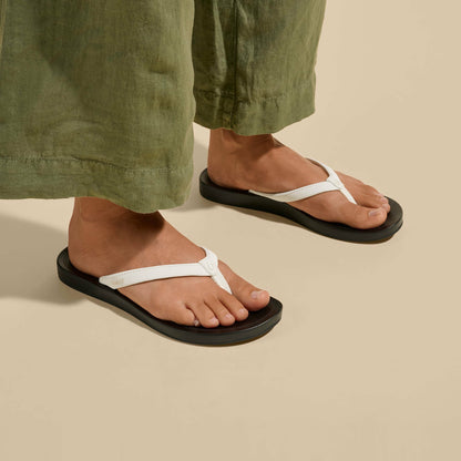 Olukai ‘Uiki Everyday Beach Sandals - Bright White / Lava Rock