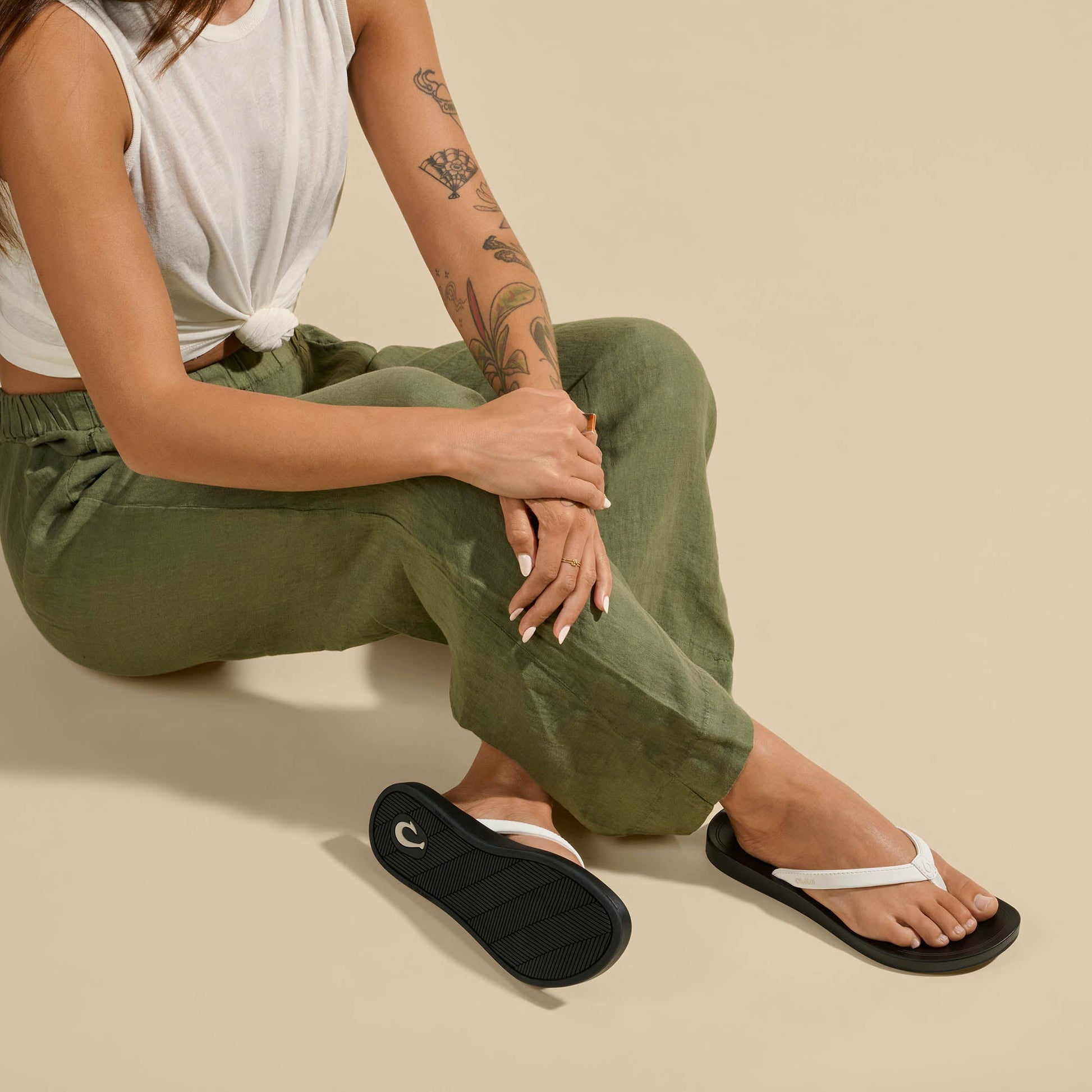 Olukai ‘Uiki Everyday Beach Sandals - Bright White / Lava Rock