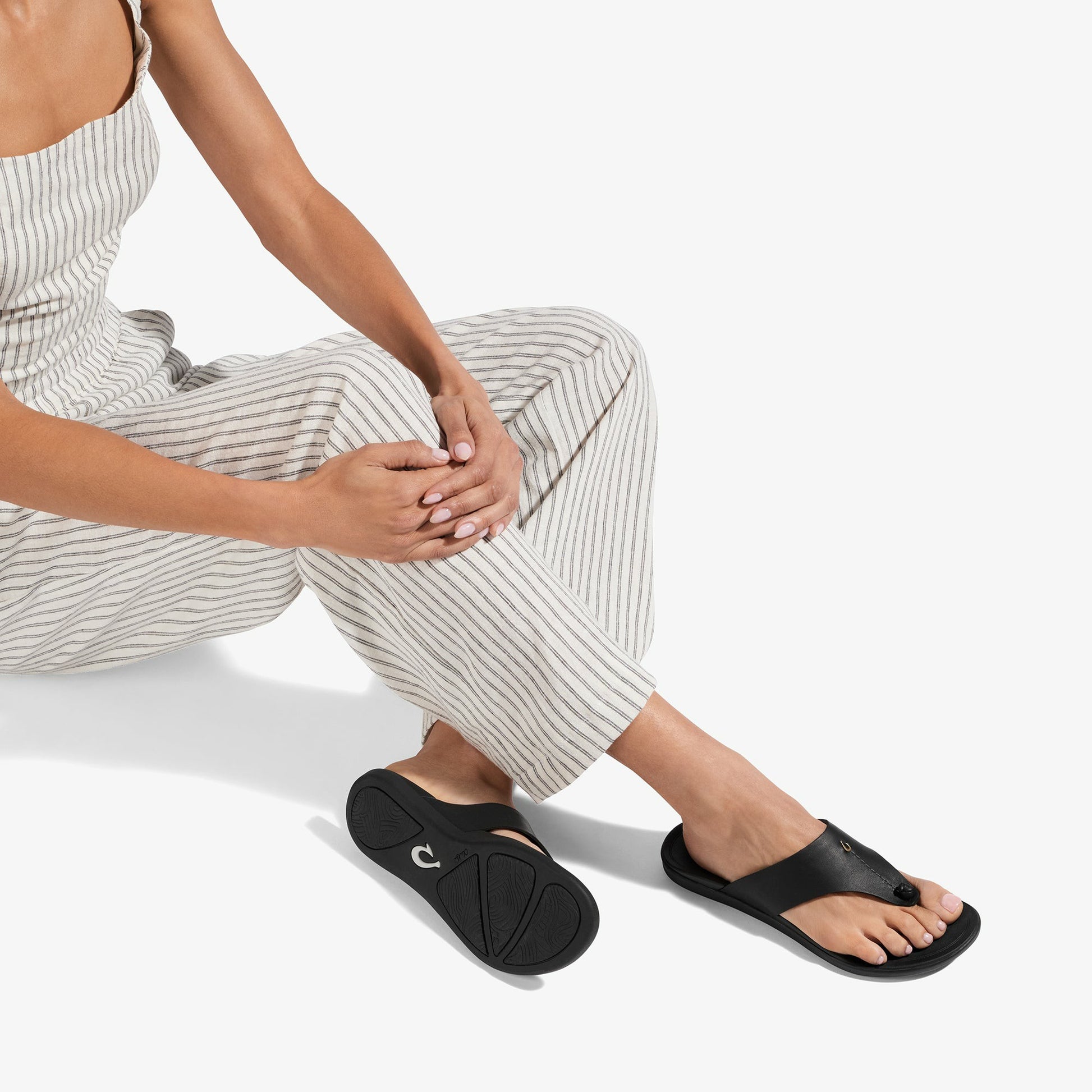 Olukai Ho‘ōpio Mele - Black / Black