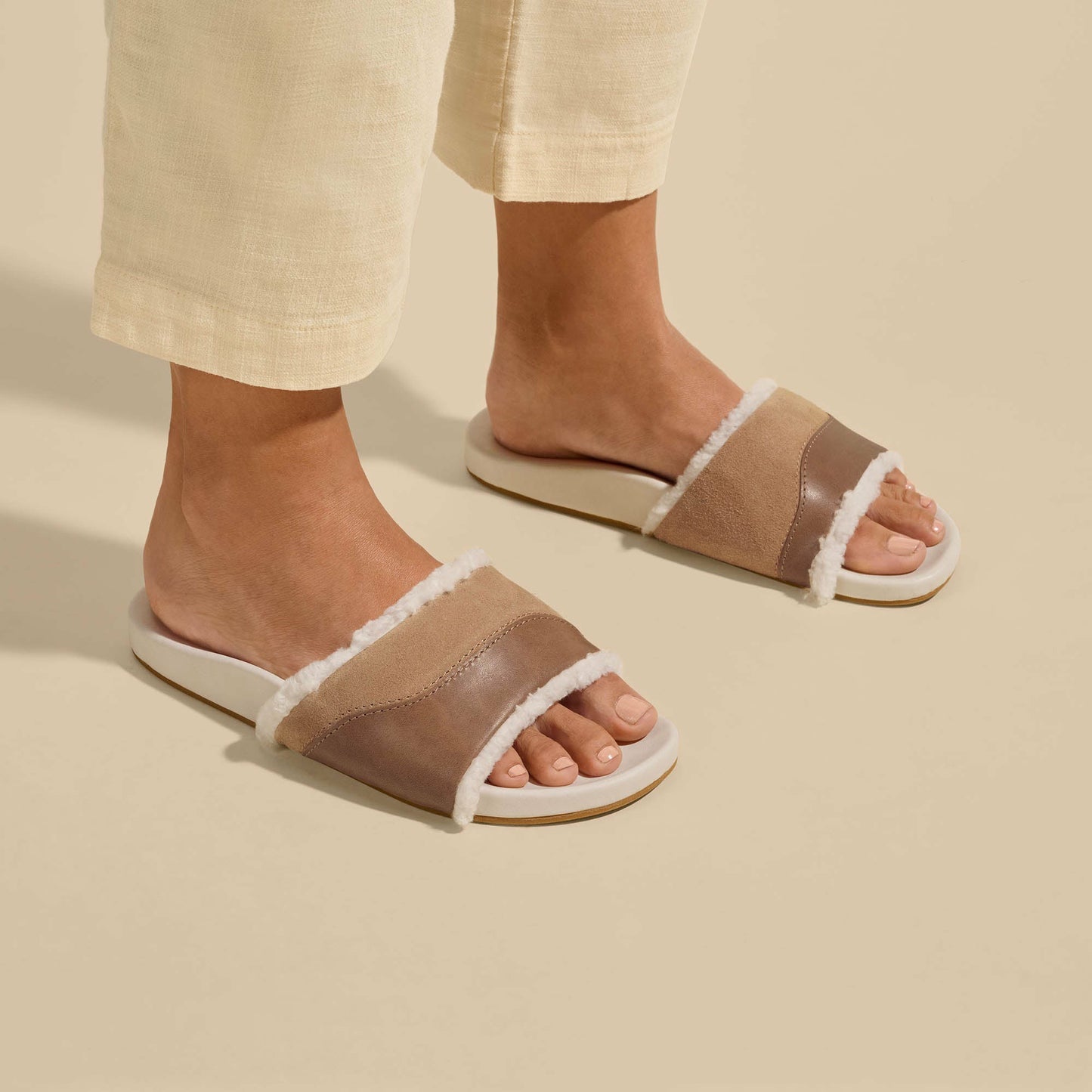 Olukai Hō‘ala Slide Slide Slipper Sandals - Tan / Puka