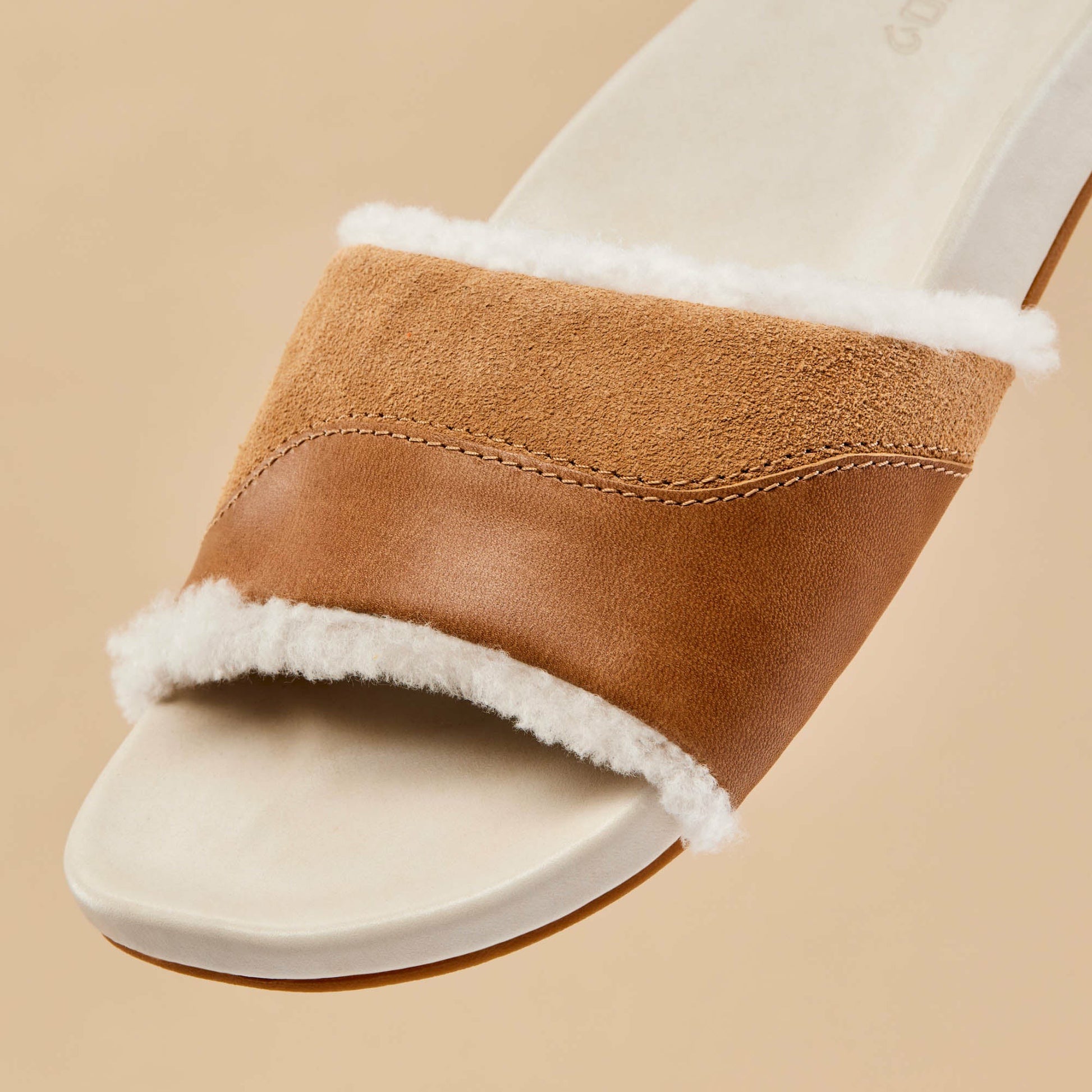 Olukai Hō‘ala Slide Slide Slipper Sandals - Tan / Puka