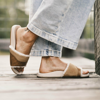 Olukai Hō‘ala Slide Slide Slipper Sandals - Tan / Puka
