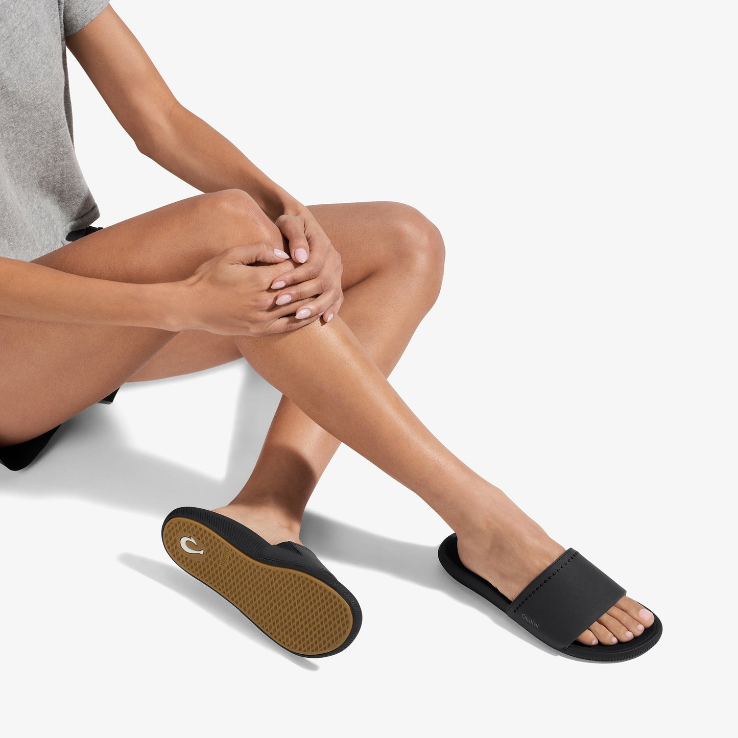 Olukai Ulele Slide - Black / Black