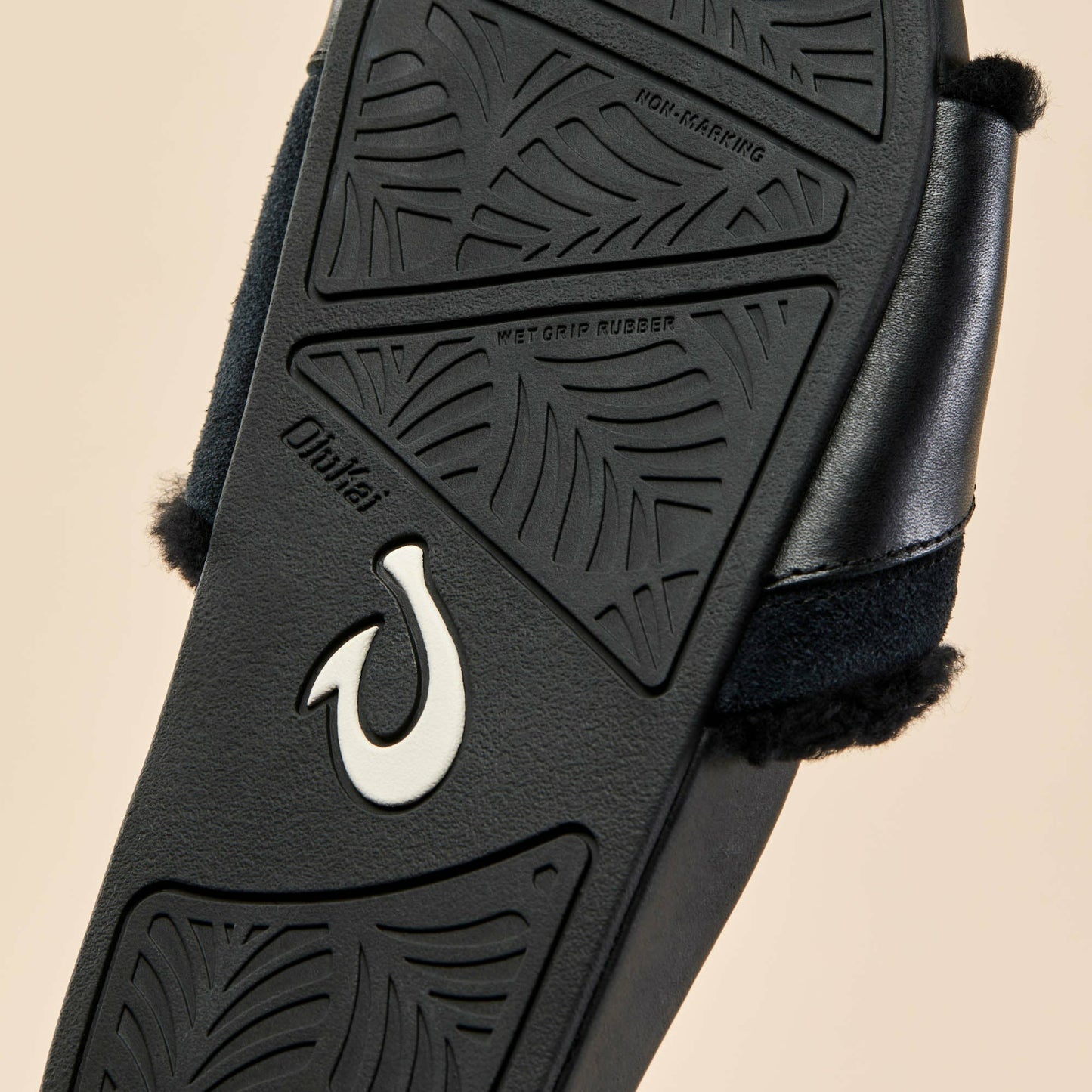 Olukai Hō‘ala Slide Slide Slipper Sandals - Black