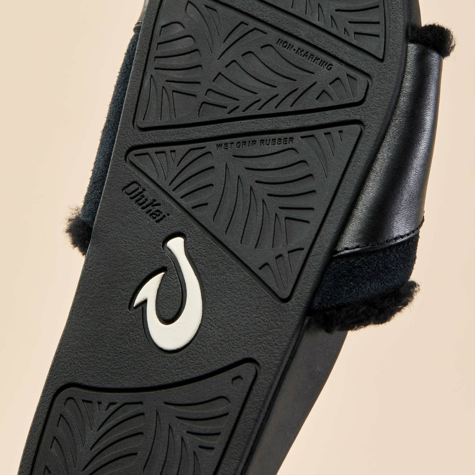 Olukai Hō‘ala Slide Slide Slipper Sandals - Black