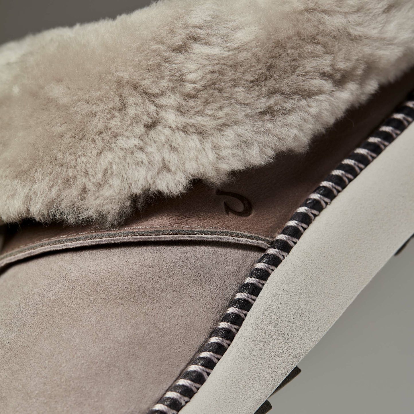 Olukai Ku‘i Fuzzy Slip-On Slippers - Fog