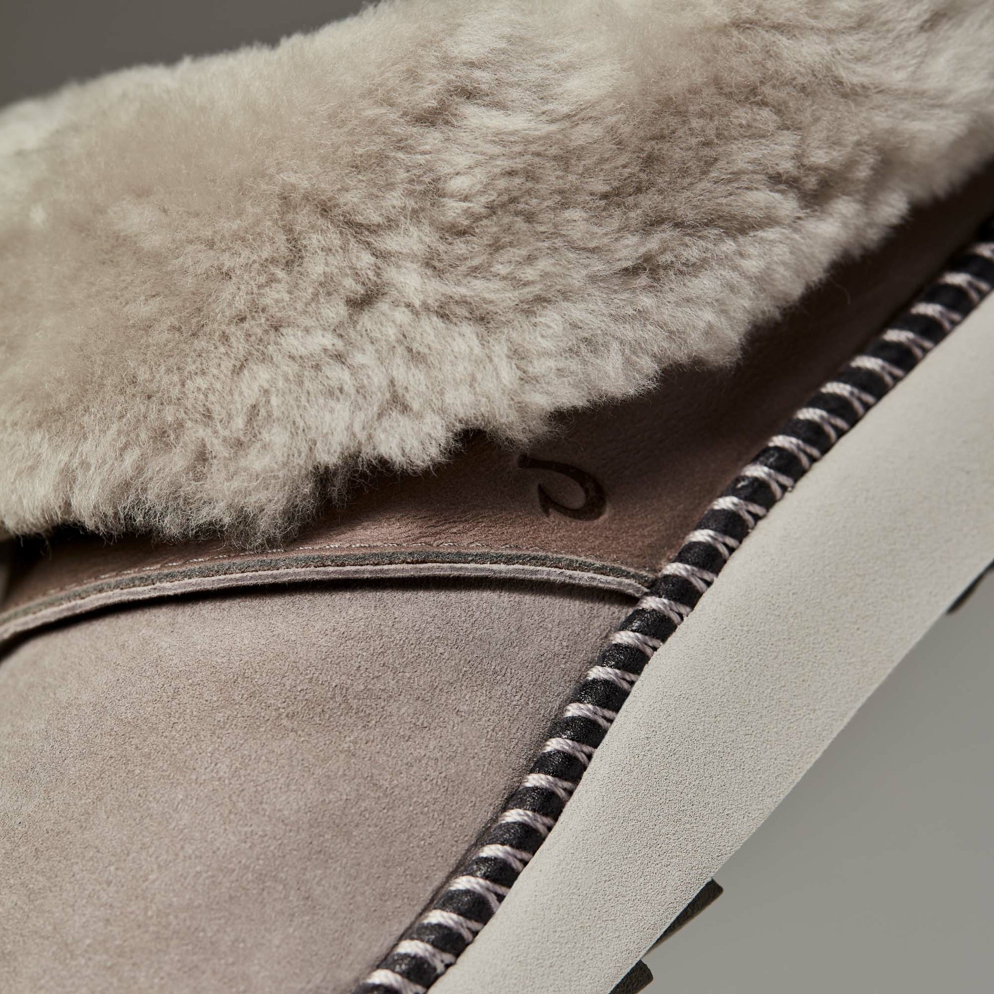 Olukai Ku‘i Fuzzy Slip-On Slippers - Fog