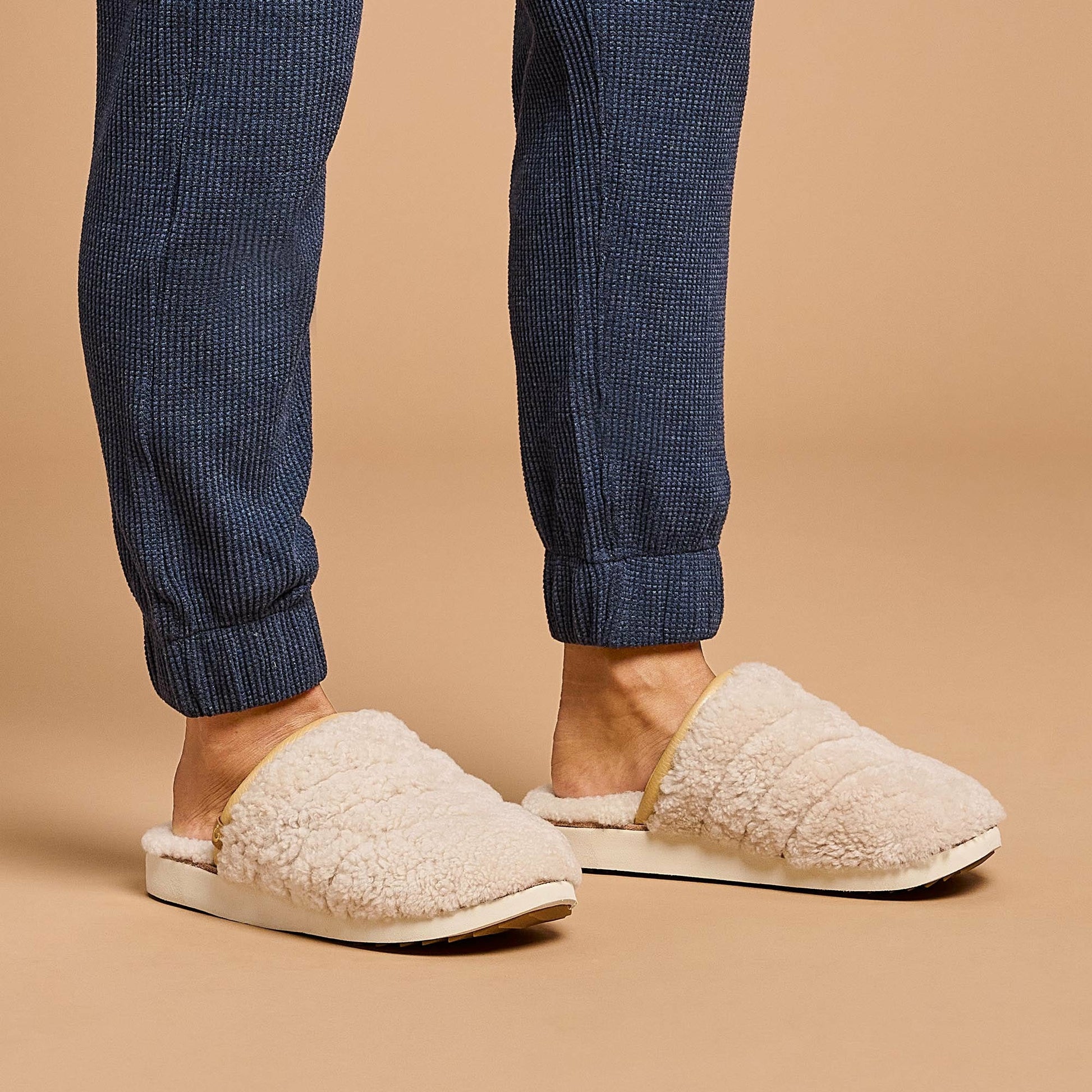 Olukai Pūpū Mua Shearling Mule Slipper - Tapa