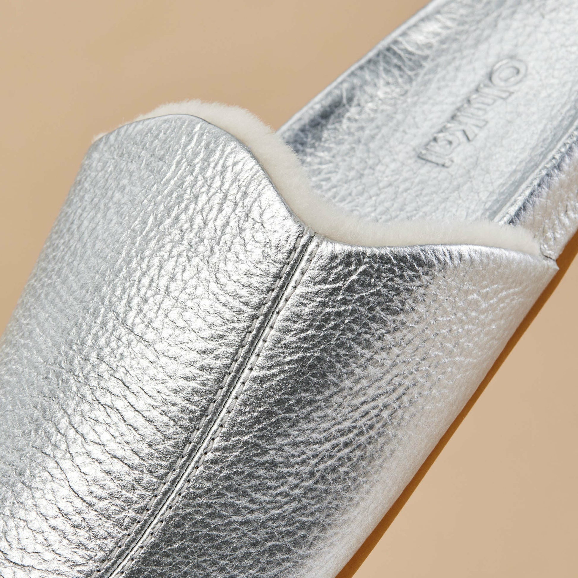 Olukai Kōnea Leather Slipper Mules - Silver