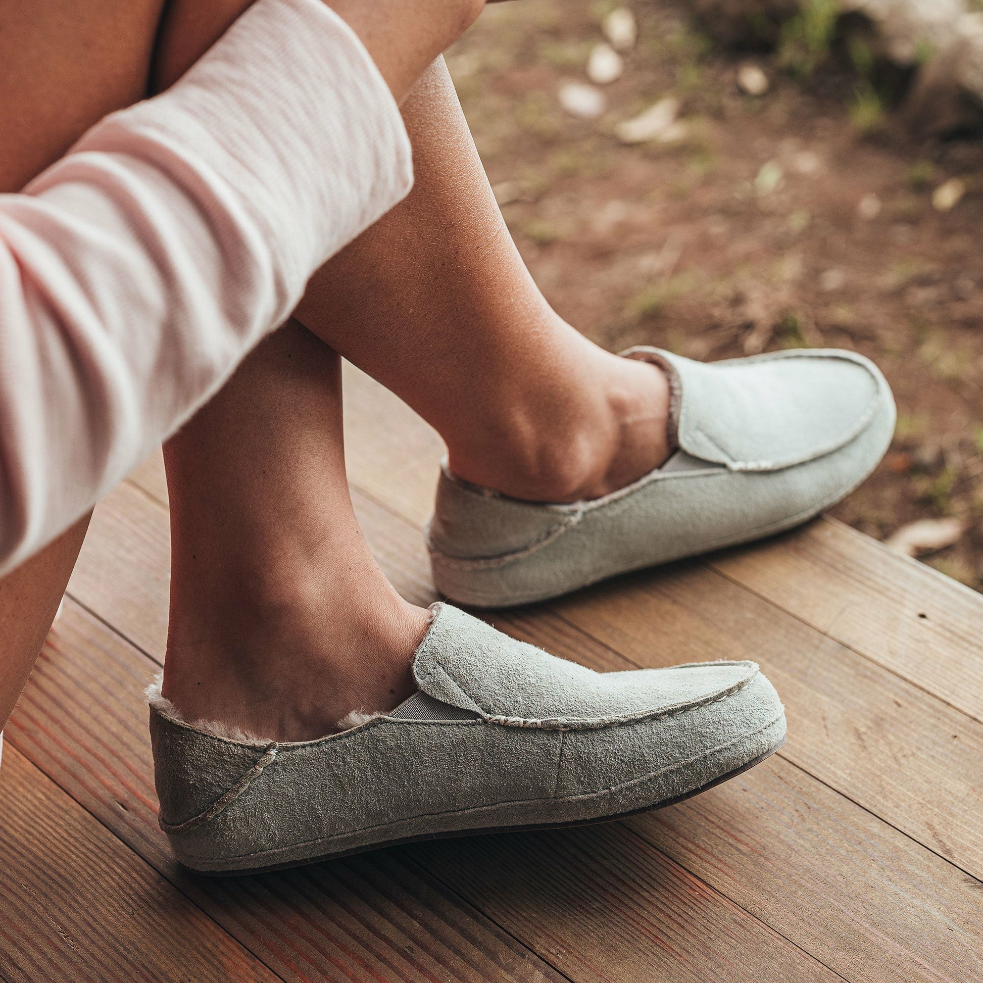 Olukai Nohea Leather Slippers - Pale Grey