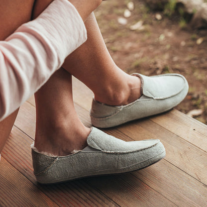 Olukai Nohea Leather Slippers - Pale Grey